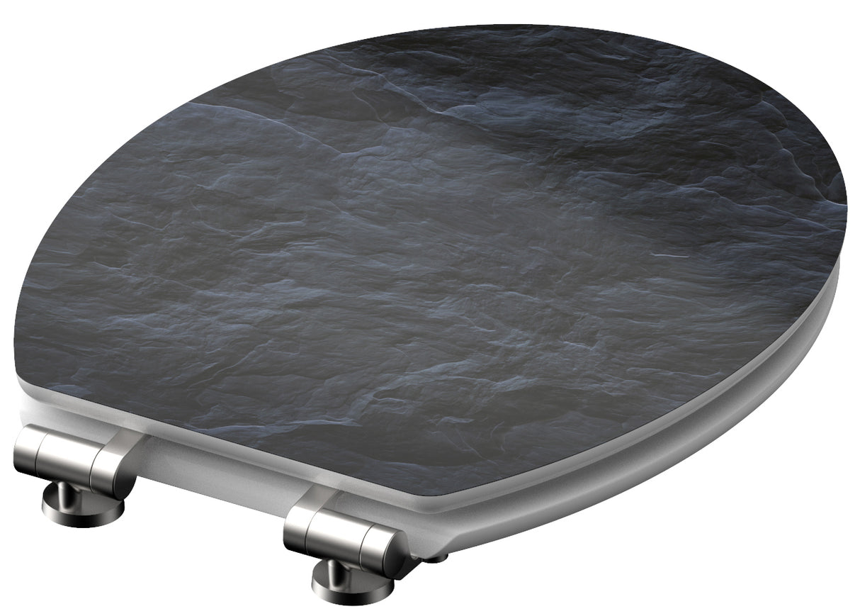 Högblank mönstrad toalettsits universal med trĂ€kĂ€rna - BĂTTRE. CC-mĂ„tt: 130-185mm LĂ€ngd: 425-475mm Bredd: 370mm.