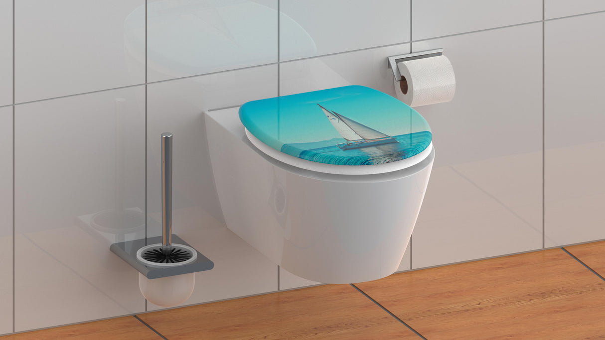 Mönstrad toalettsits universal i Duroplast - BĂTTRE. CC-mĂ„tt: 125-210mm LĂ€ngd: 425-435mm Bredd: 373mm.