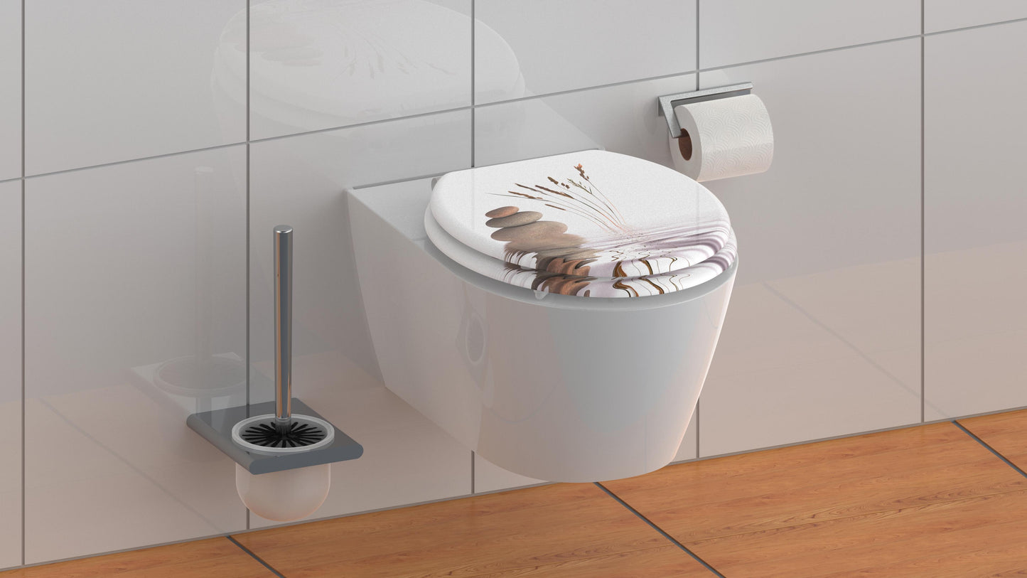 Mönstrad toalettsits universal med träkärna - BÄTTRE. CC-mått: 130-185mm Längd: 435mm Bredd: 375mm.